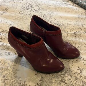 ANNE KLEIN ANKLE BOOTS SUEDE LEATHER CLASSIC/ 7.5 / BURGUNDY
